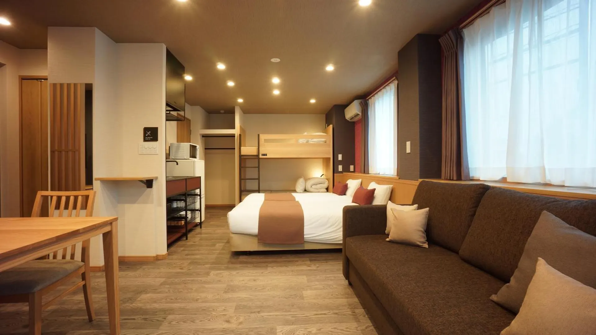 Wires Hotel James Zaka Tokyo